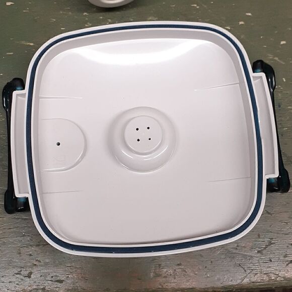 NEW-Vacco Ultra-Vac Food Storage container and air pump, - Picture 7 of 8